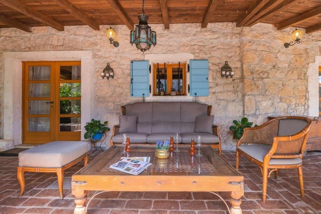 Villa Kazun With Private Pool And Two Gardens Marčana Exteriör bild