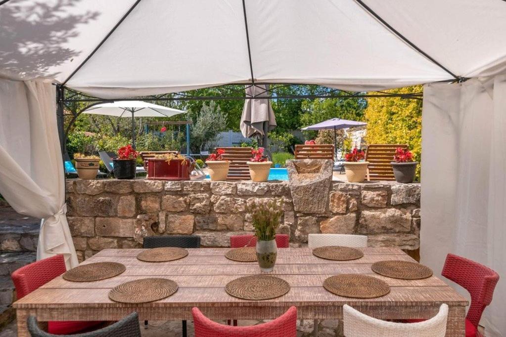 Villa Kazun With Private Pool And Two Gardens Marčana Exteriör bild