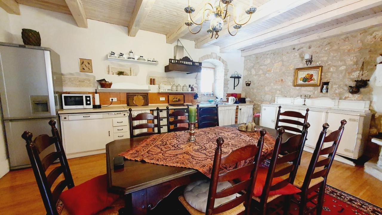 Villa Kazun With Private Pool And Two Gardens Marčana Exteriör bild