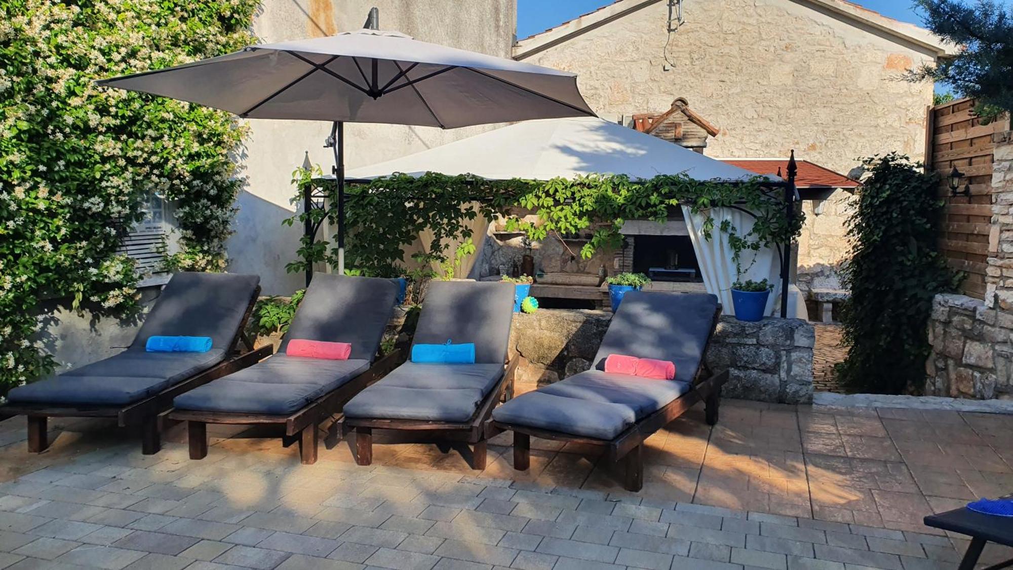 Villa Kazun With Private Pool And Two Gardens Marčana Exteriör bild